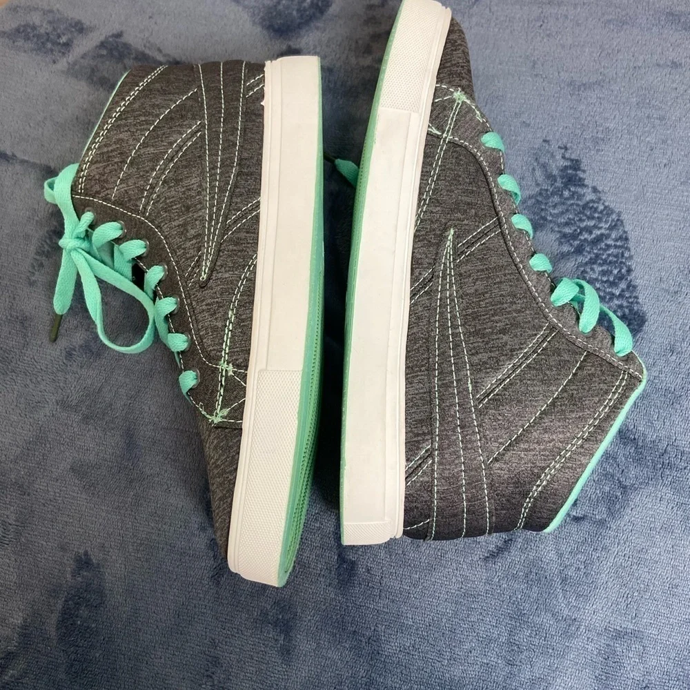 Fila High Top Women’s Sneaker NWOT , 5